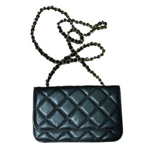 American Eagle Black Quilted Crossbody Bag Thick Gold Chain Strap Vegan Leather